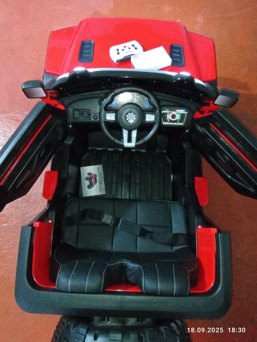 Детская машина красная