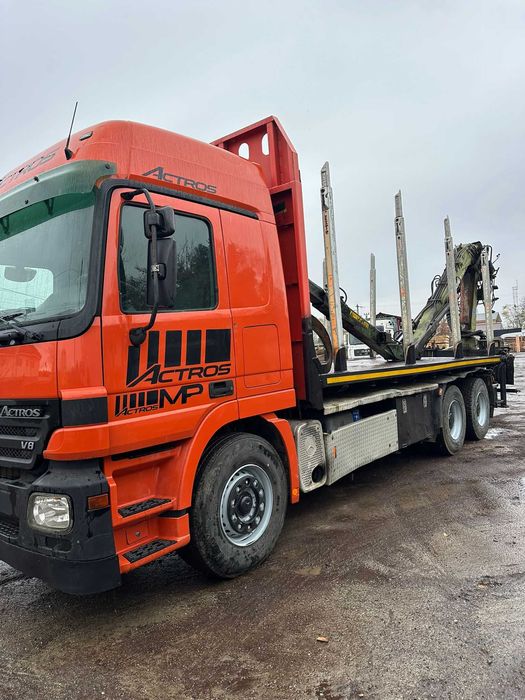 Camion trasport busteni