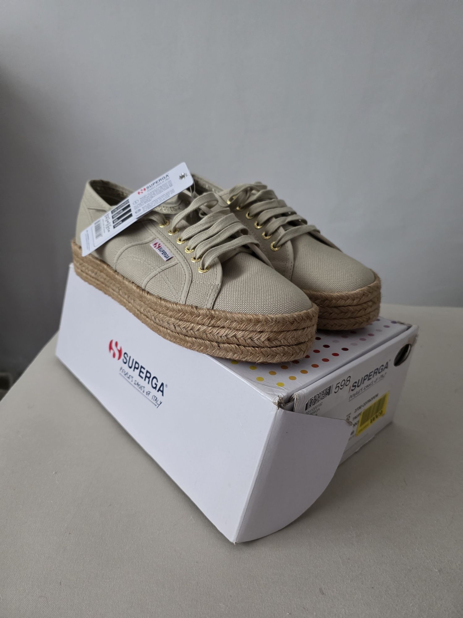 Дамски ескадрили Superga