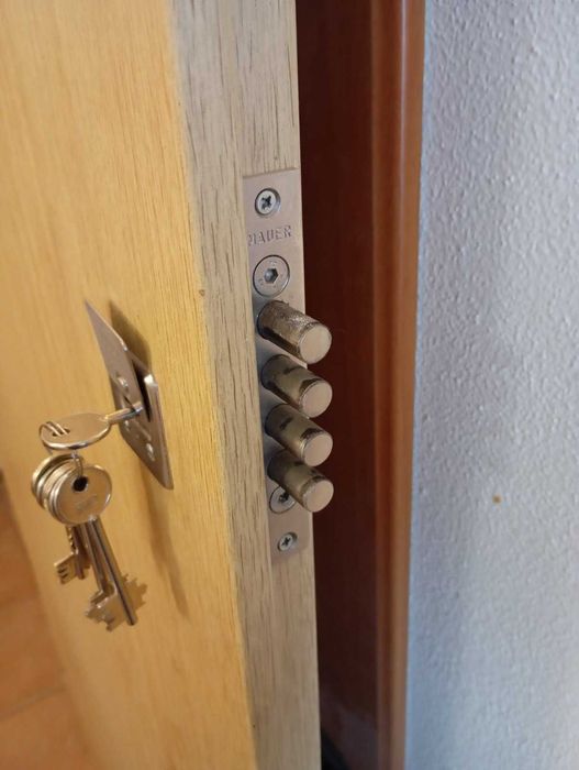 метална входна врата