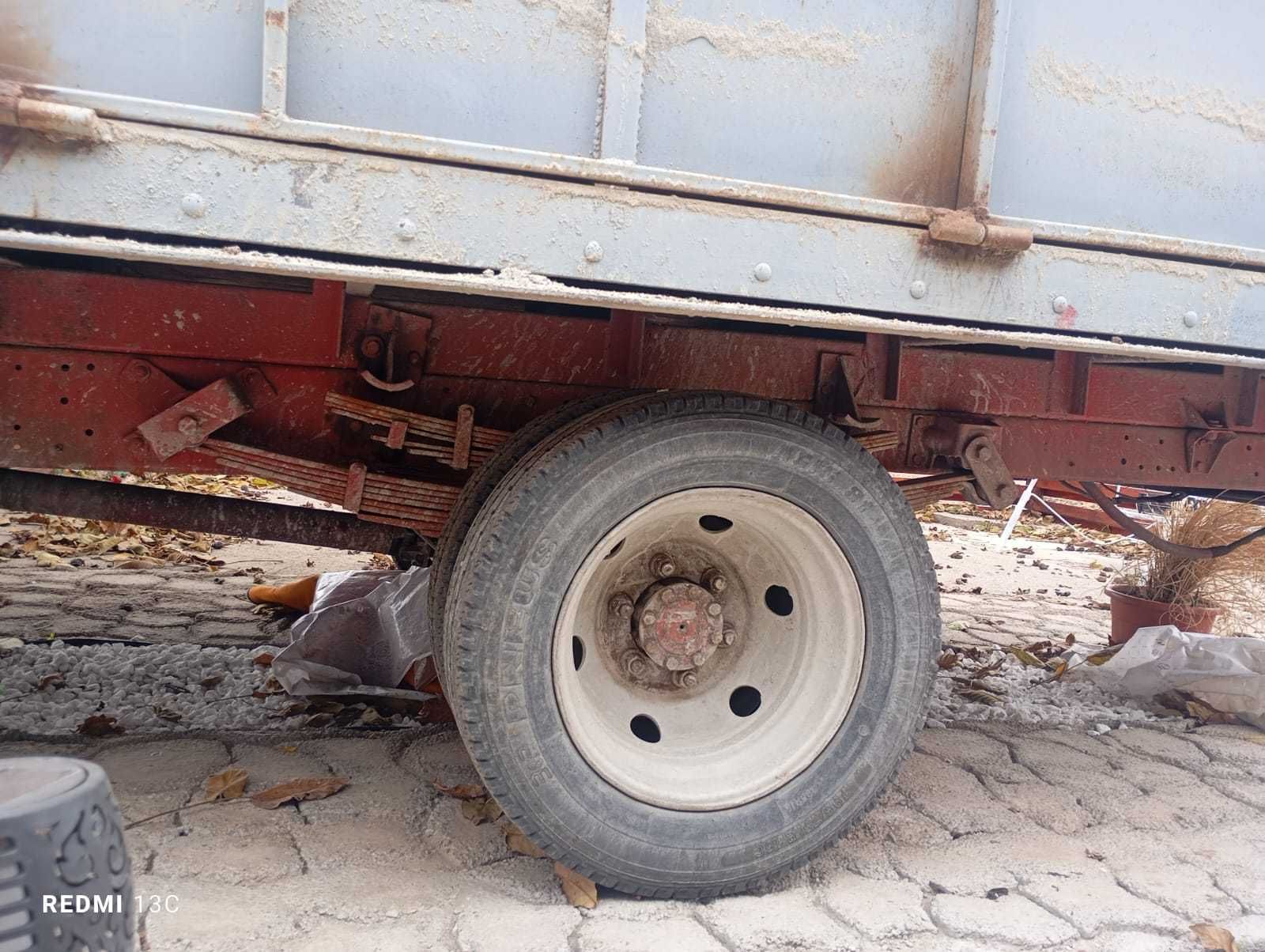 Vând camionetă .