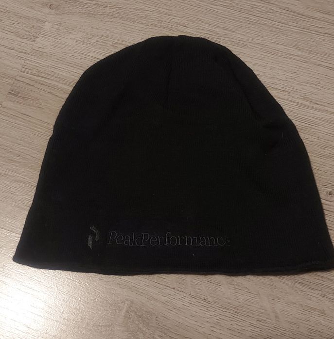 Peak performance шапка