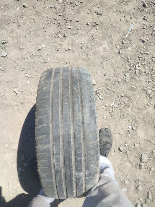 Шина безккмерка размер 215/45 R17