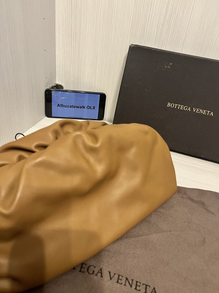 Bottega Veneta Chain Pouch original