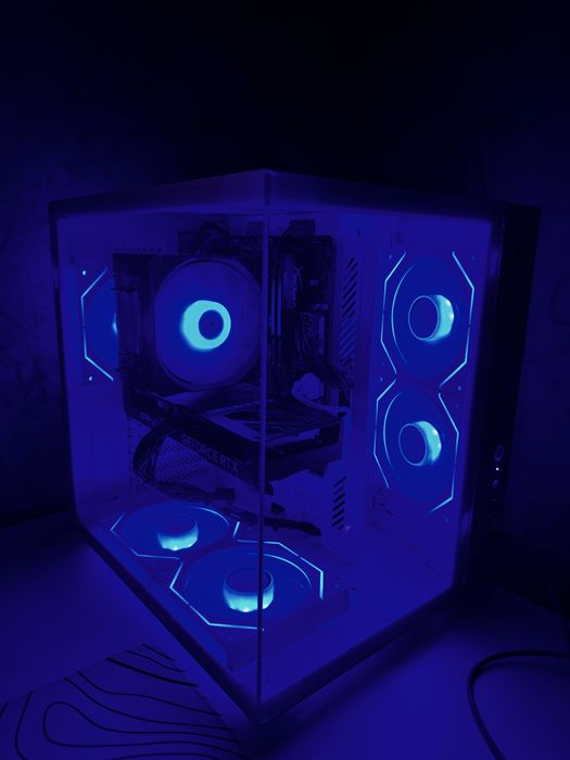 Компьютер с клавой и мышкой