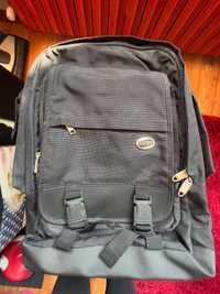 Rucsac laptop 15,6” American Tourister cu 6 compartimente