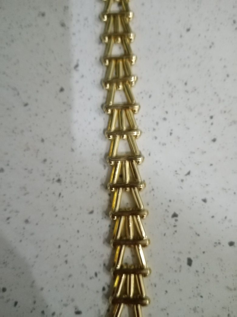 Продаётся эксклюзивный браслет, зделано под золото.