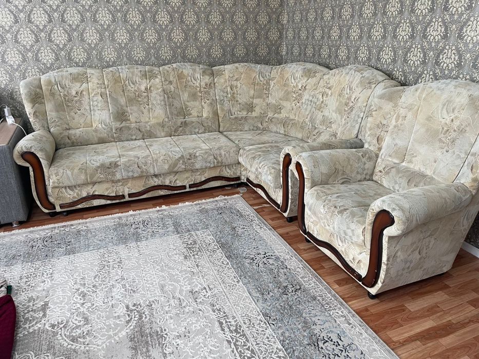 Продам диван с креслом