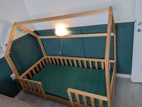 Pat Montessori copii 80x160 cu balustrada si cadru, pin + Saltea spuma