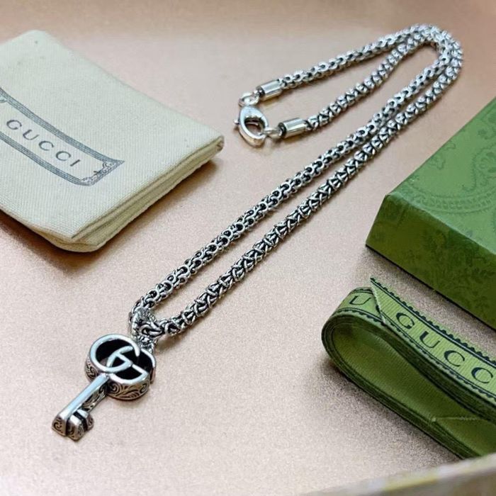 Lantisor Gucci.