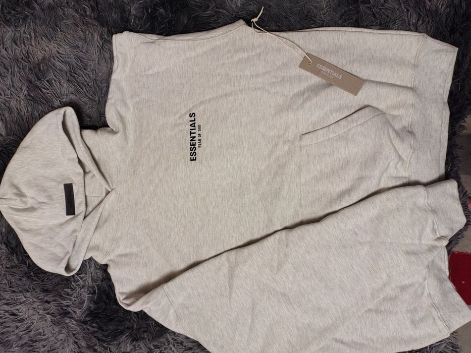 Hanorac essentials nou cu eticheta