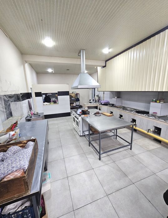 Продаётся действующее кафе в центре Кибрая.