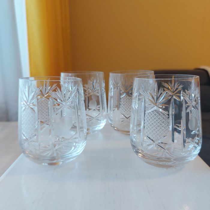 Кристални чаши продавам