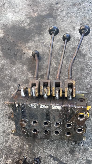 Гидрораспределитель на спецтехнику (управление)