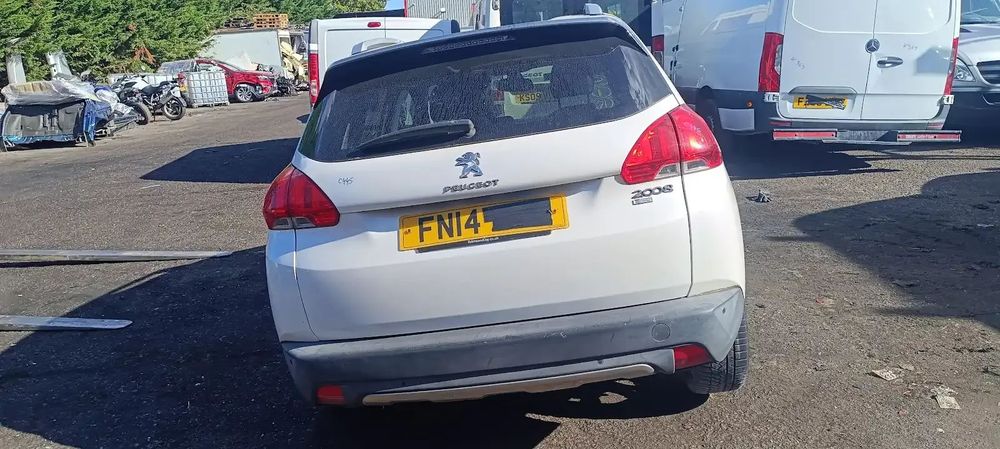 Dezmembrari / Dezmembrez Peugeot 2008 1.6 DV6C cutie viteze manuală 6 trepte start-stop cod culoare KWE - VOPSEA ALB SIDEFAT