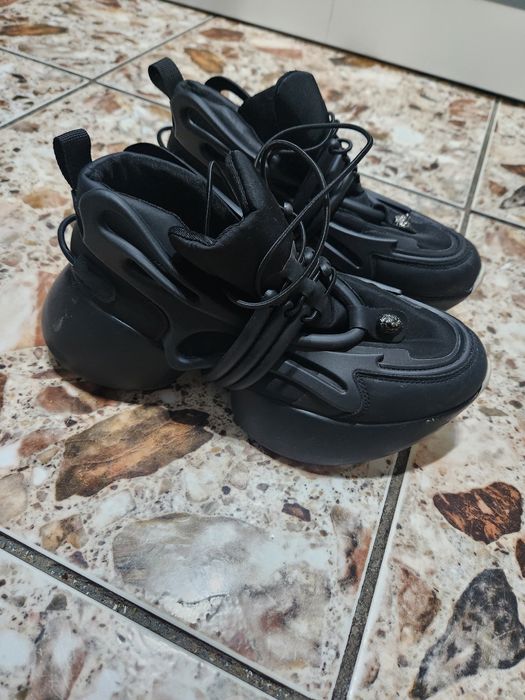 Adidasi negri sportivi