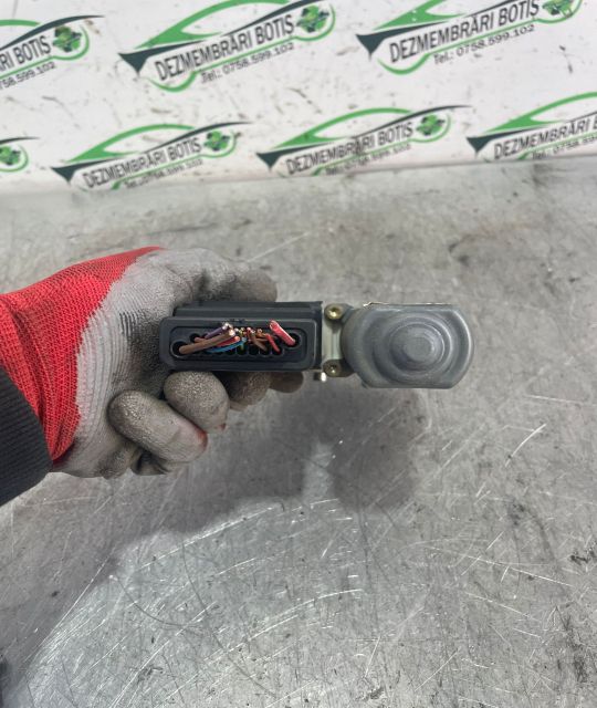 Motoras macara geam spate dreapta 105407 301 Volkswagen VW Passat B5.