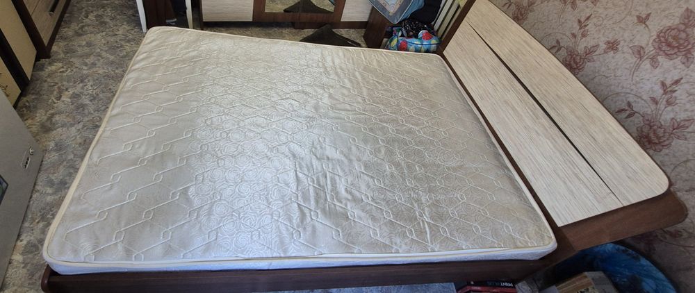 Кровать двуспальная