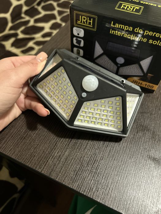 Lampa solara de perete