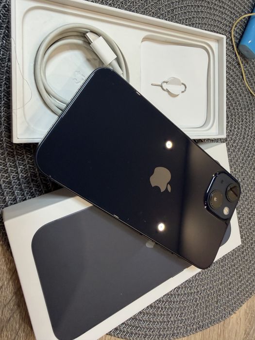 Смартфон Apple iPhone 13