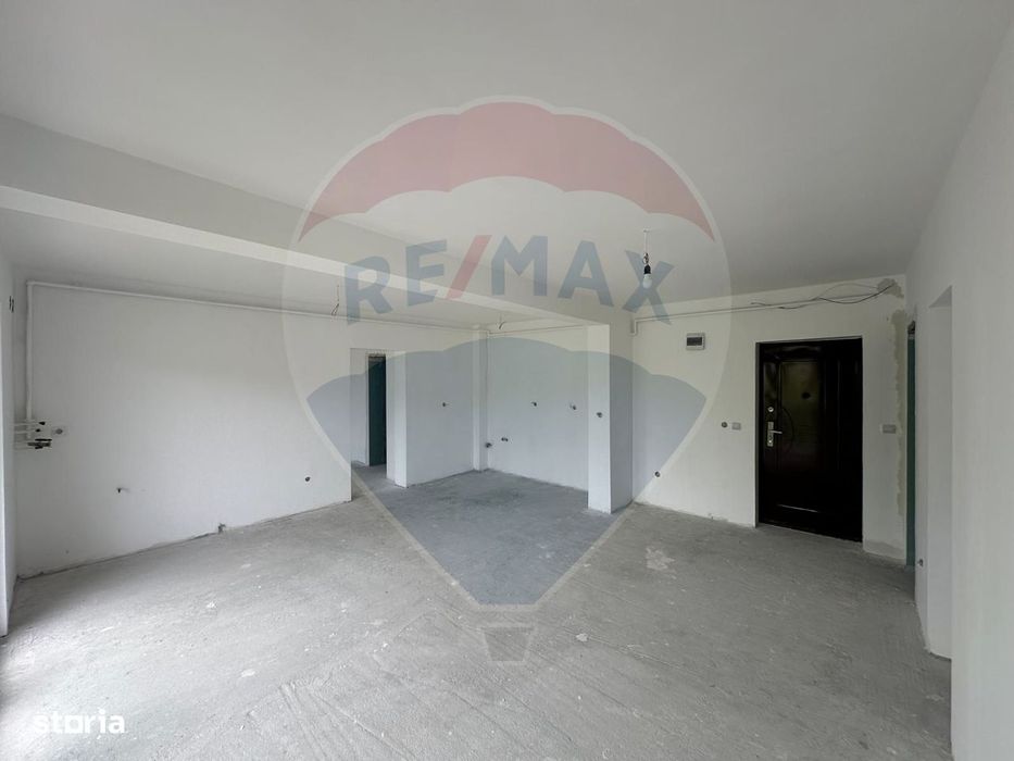 Apartament  de vânzare cu 3 camere, în apropiere de Băile Cojocna