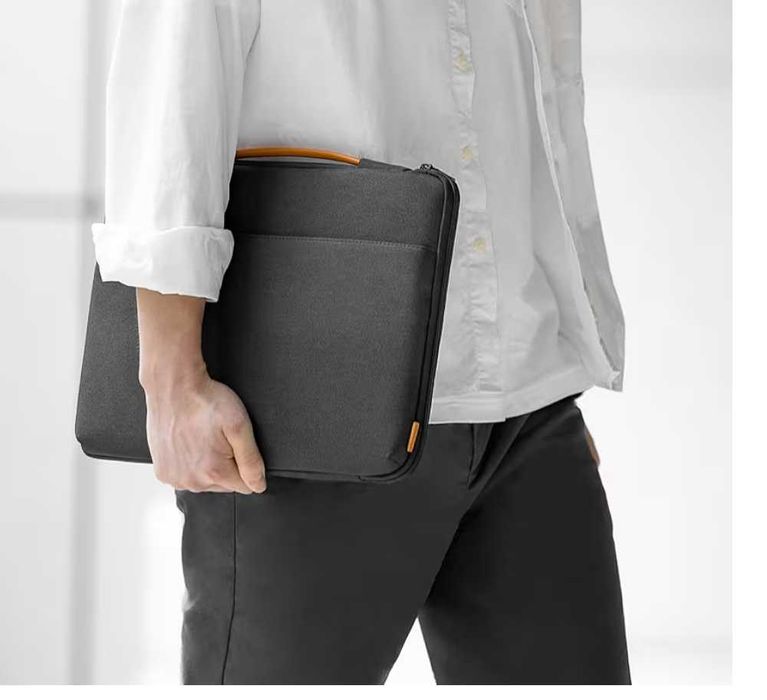 MacBook Air 15.3" M4  ,256 GB +accesorii