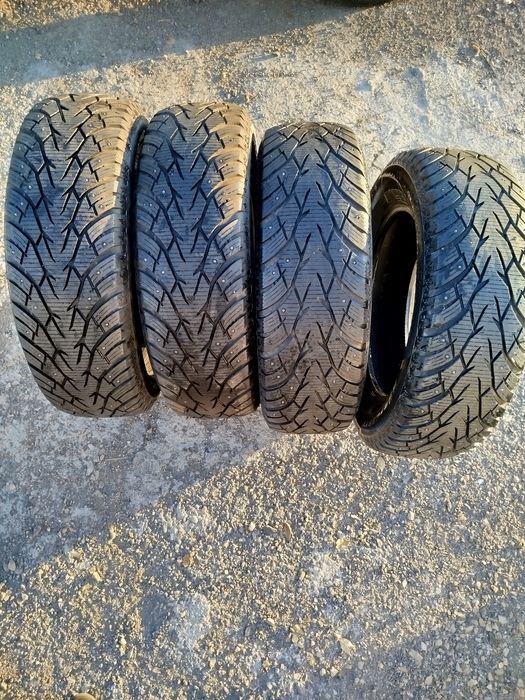 В отличном состоянии, зимние шины