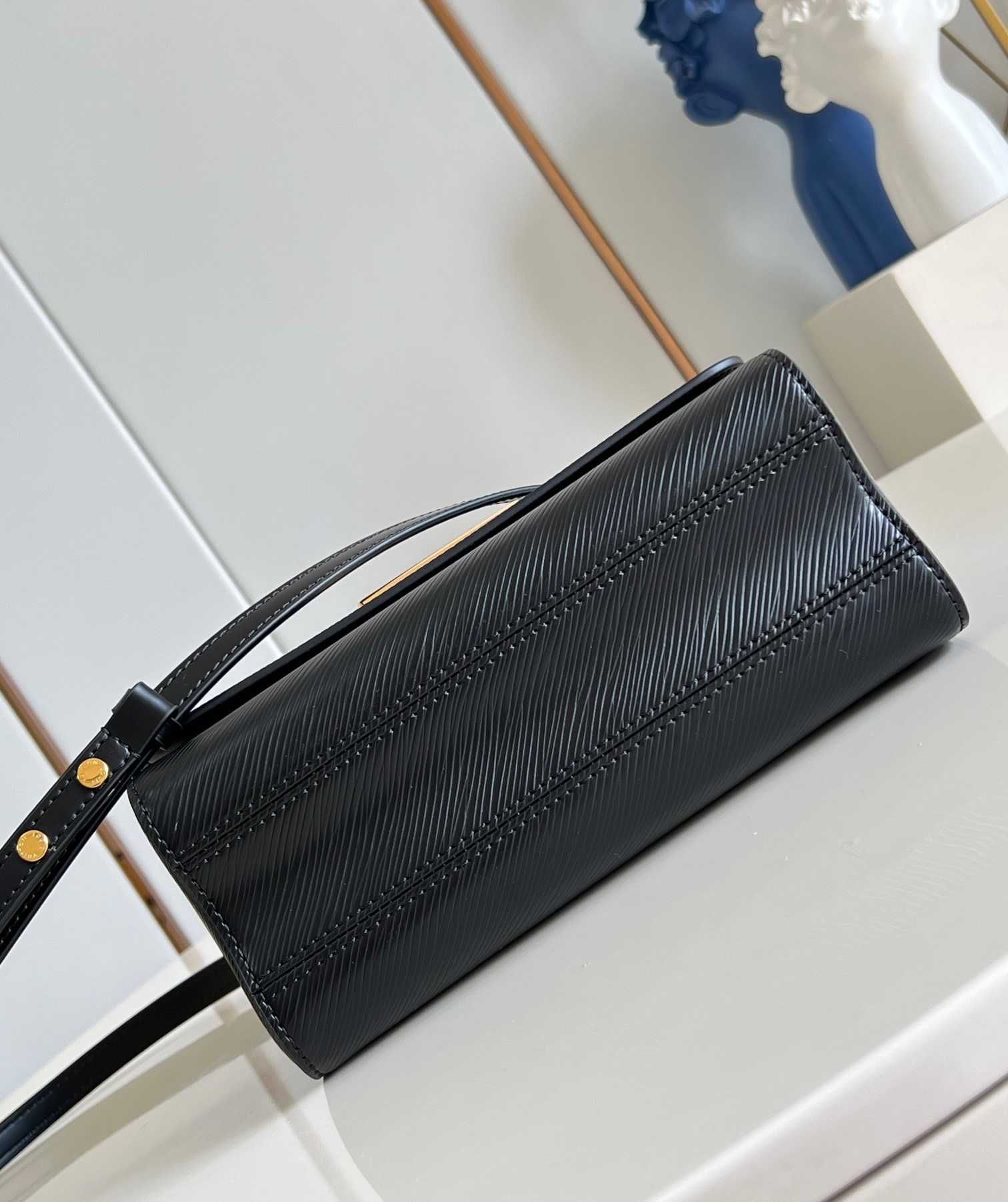 Geanta LV Louis Vuitton Twist 23 cm, Premium