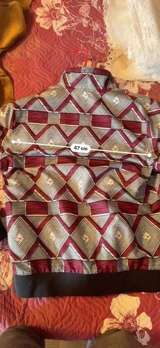 Jachetă Supreme Model Unic – Mărimea L, Design Modern, Stare Excelentă