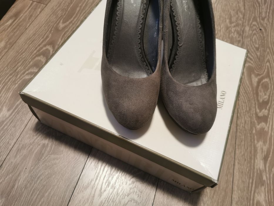 De vânzare pantofi eleganți
