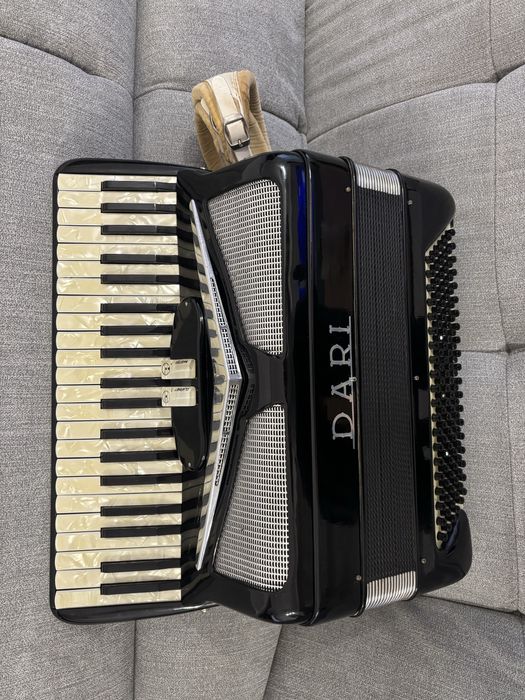 Acordeon italian DARI Universal cu 120 de basi