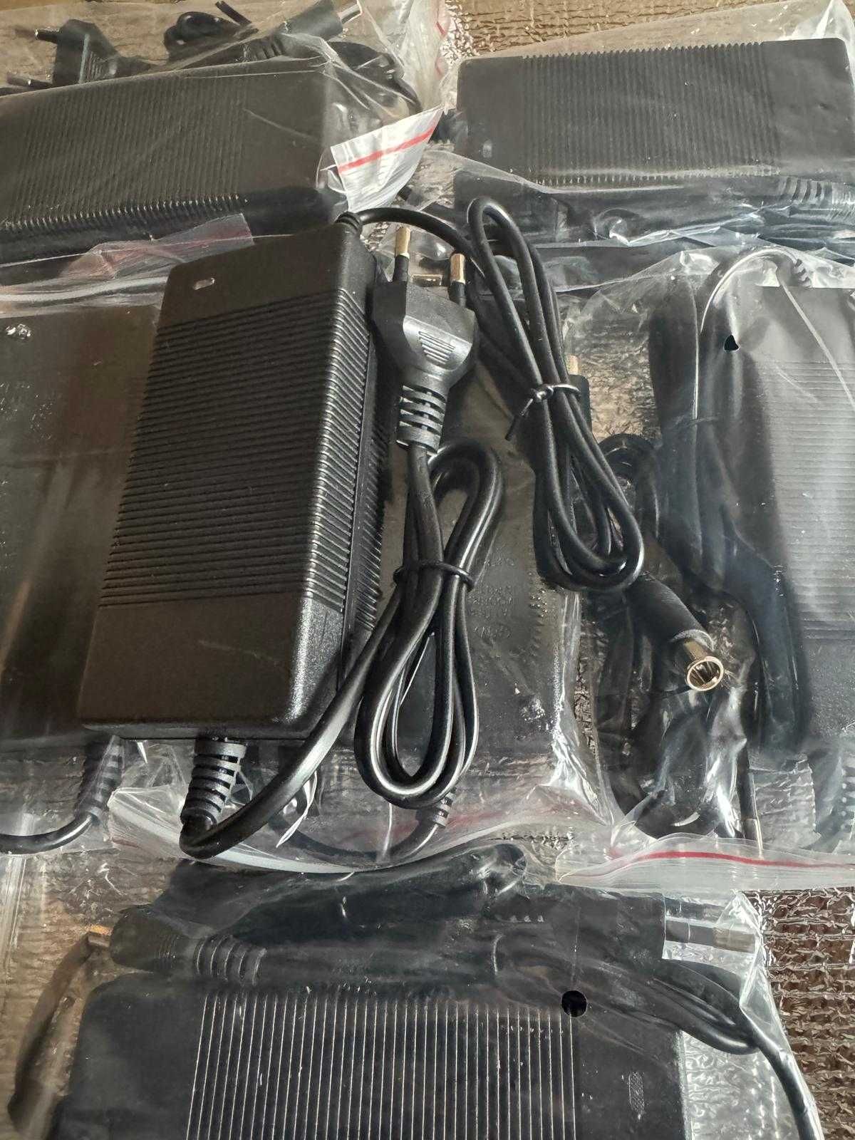 Incarcator de 36V (42V) cu 2 A pentru Trotineta Xiaomi sau Ninebot