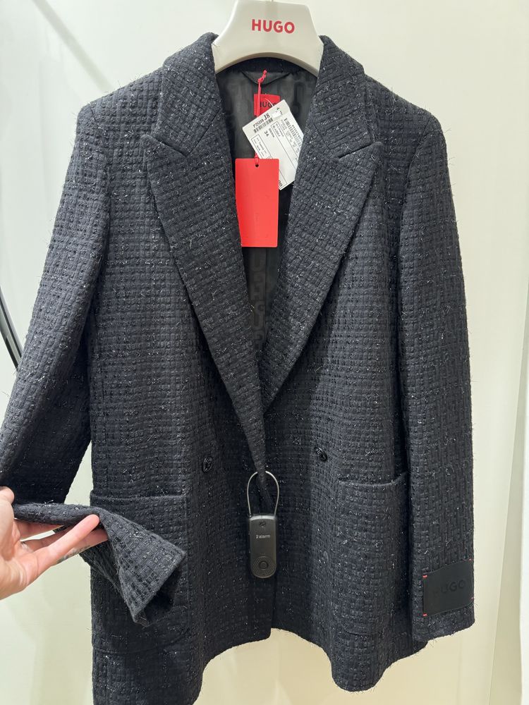 Sacou Hugo Boss de la 1500 lei la 900 lei