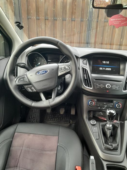 Vand Ford Focus 2015 ,unic proprietar masina personala si intretinuta.