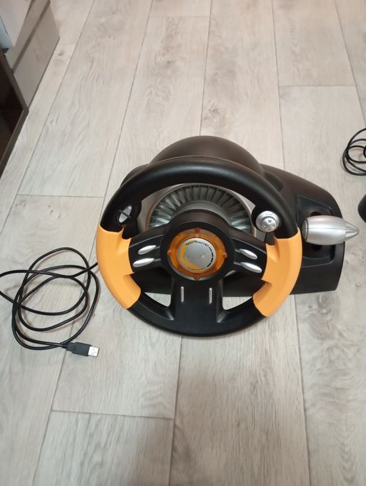 Игровой руль с педалями 5000 тг