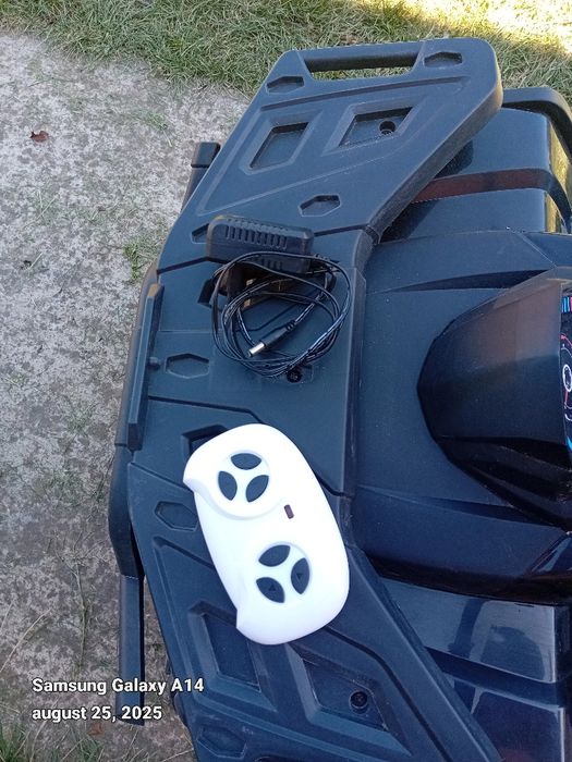 Vând atv electric pt copii 8-10 ani
