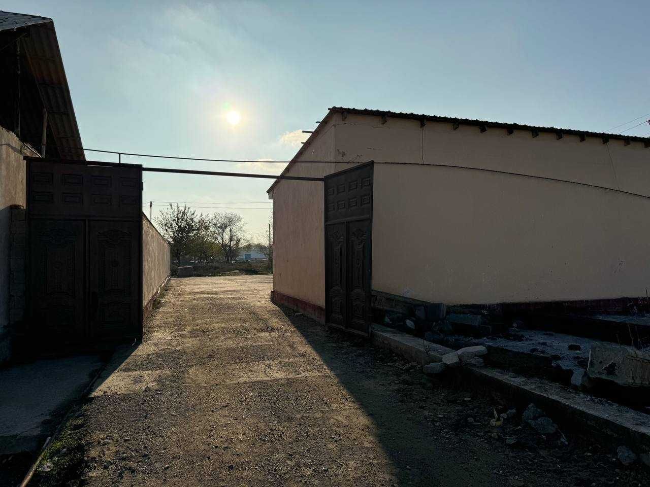 Sardoba tumanda Avtomobillarga texnik xizmat korsatish binosi sotiladi