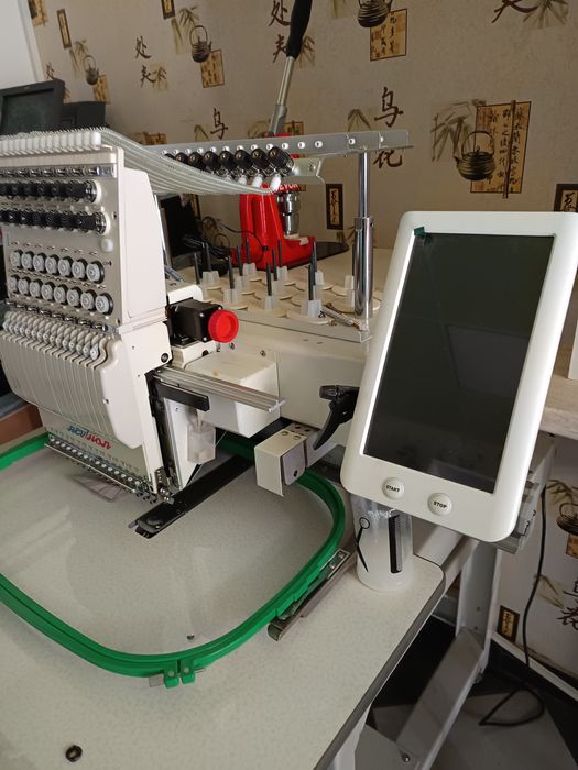 Mașina de brodat cu comanda program