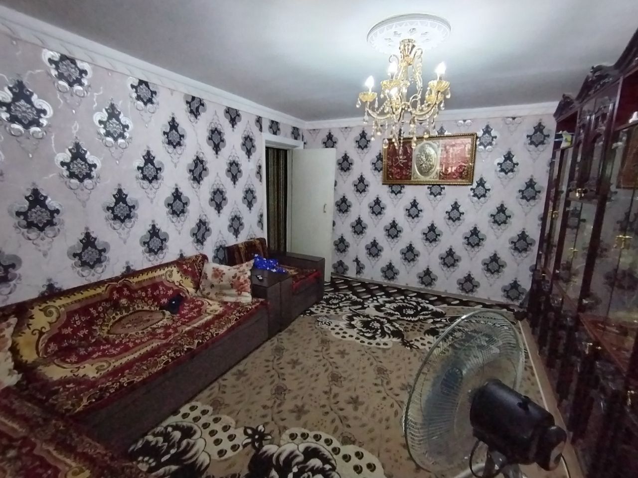 Уй сотилади! 1 этаж.2 хона 3 хона килинган.20.000$