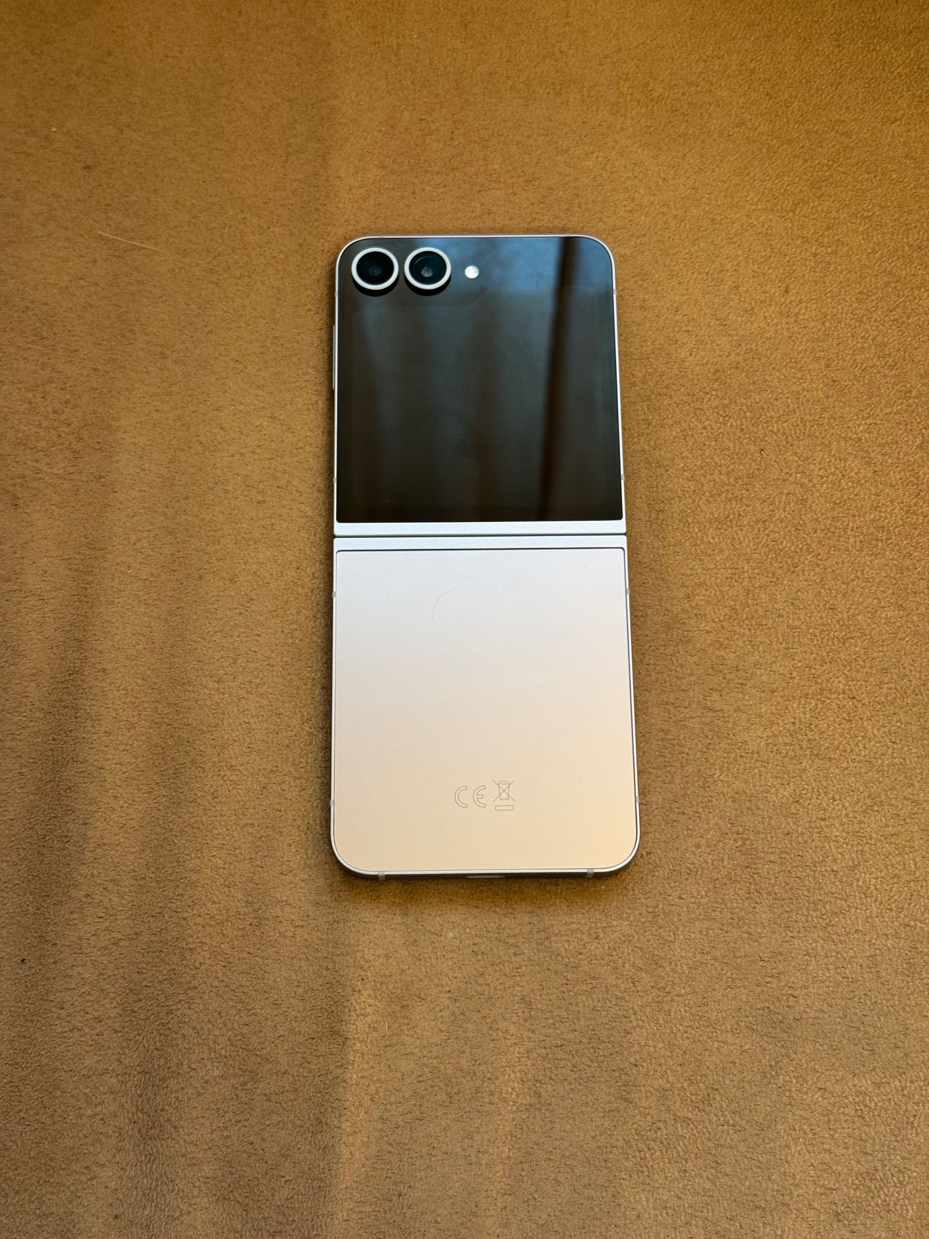 SAMSUNG Galaxy Z Flip 6 (2024) - сребрист