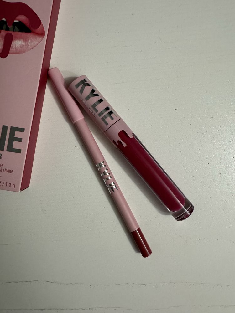 Kylie lip kit- матов сет за устни