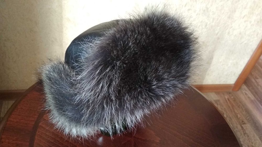 Шапка ушанка на подростка 55размер натуральный мех и кожа.