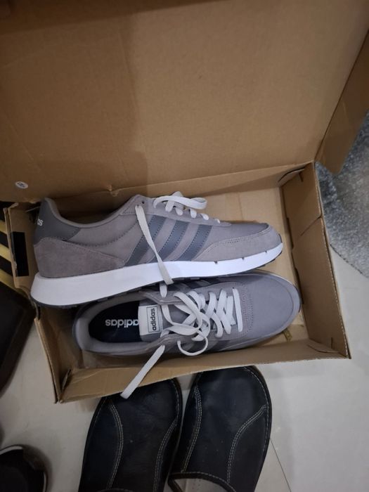 Продавам маратонки ADIDAS