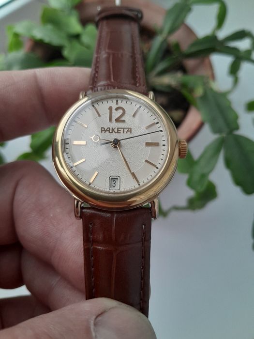 Продам позолоченные часы ракета