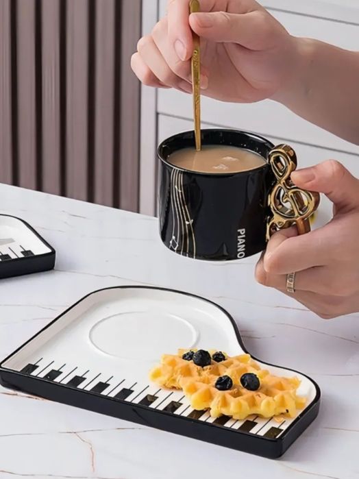 Дизайнерский набор кружки, блюдца и ложки в музыкальном