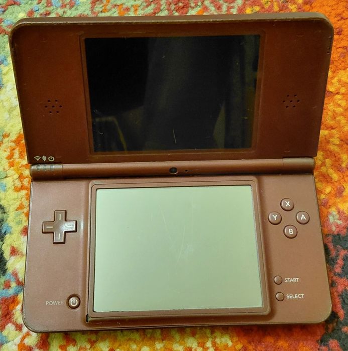 Consola Nintendo DSi XL modata