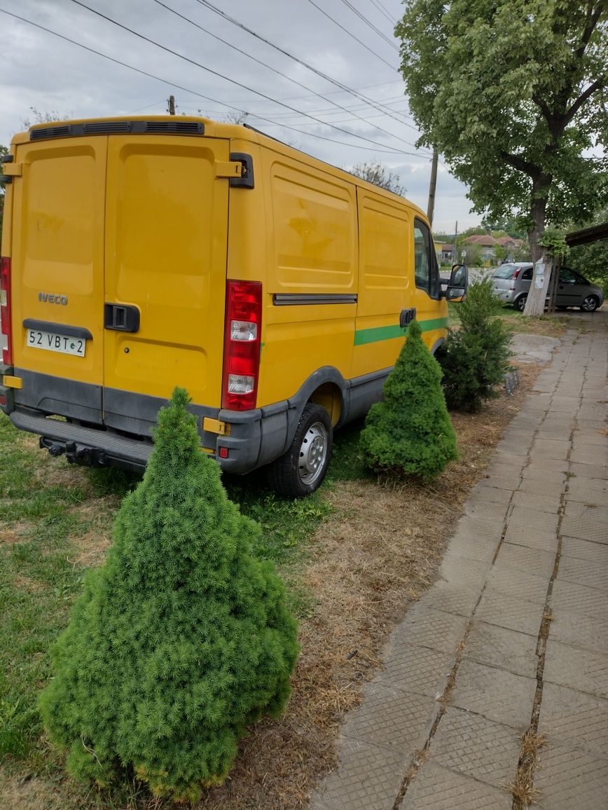 Продавам товарен бус