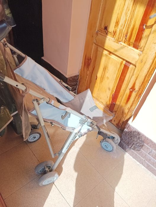 Коляска  отличного качества.Состояние среднее