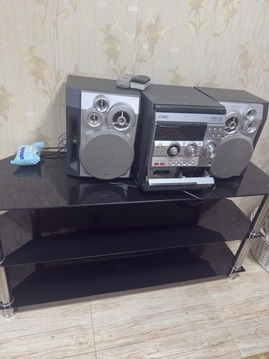 Винтажный Магнитофон со стойкой