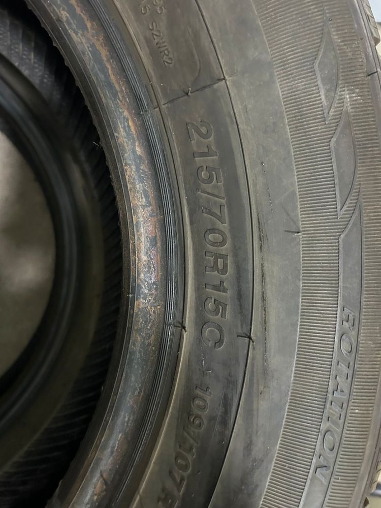 Продам зимние шипованные шины 215/70/R15C